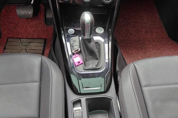 Used Volkswagen T-ROC 2018 280TSI DSG Two-Wheel-Drive Comfort Version China V Standard