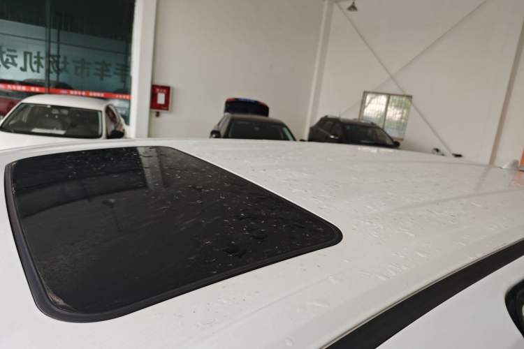 Used Toyota Sienna 2023 2.5L Hybrid Deluxe Edition
