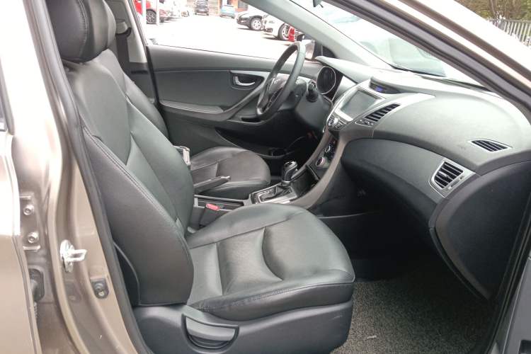 Used Hyundai Elantra 2015 1.6L Automatic Leading Model
