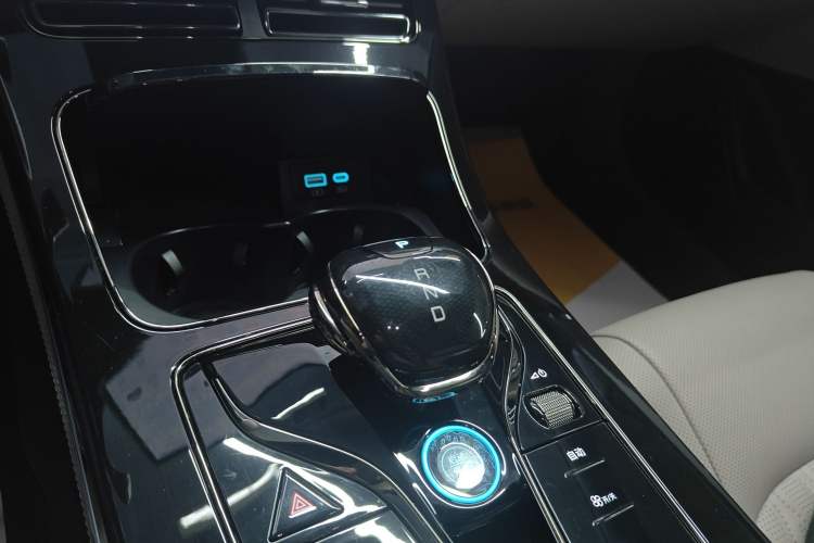 Used BYD Han 2024 EV Glory Edition 605KM Front-Wheel-Drive Premium Model
