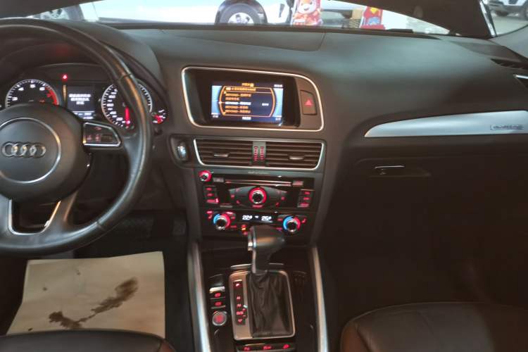 Used Audi Q5 2017 Plus 40 TFSI Technology Model
