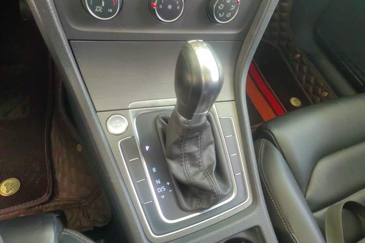 Used Volkswagen Golf 2016 230TSI Automatic Luxury Version
