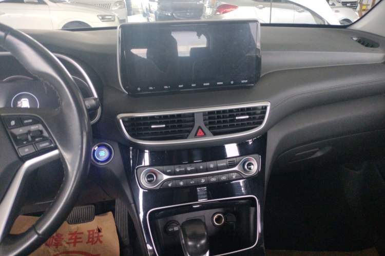 Used Hyundai Tucson 2019 280TGDi Dual-Clutch Two-Wheel Drive Smart Connect Version China V Standard
