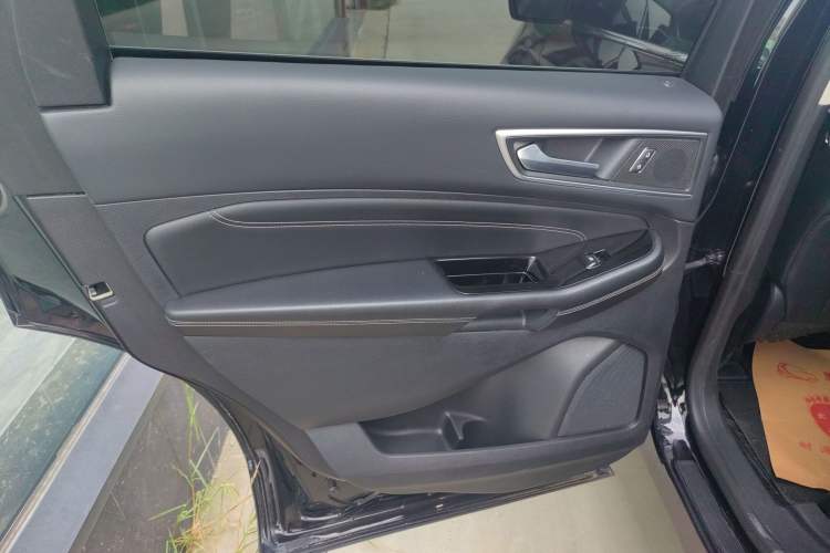 Used Ford Edge 2018 EcoBoost 245 Two-Wheel-Drive Titanium 7-Seater China VI Standard
