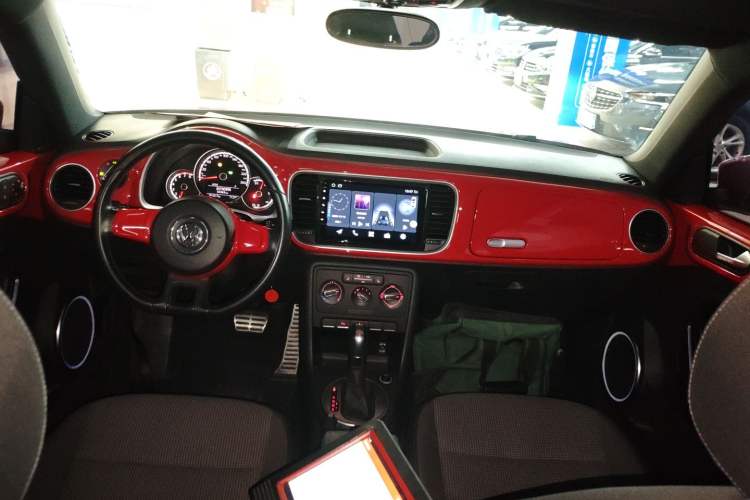 Used Volkswagen Beetle 2015 180TSI model
