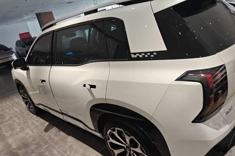 Used AION V 2024 Aion Tyrannosaurus 650 LiDAR Edition
