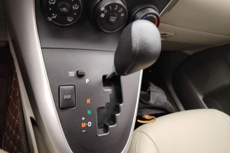 Used Toyota Verso 2015 180E CVT Crossover Edition
