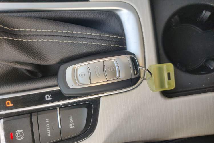 Used Geely Auto Emgrand X7 Sport 2018 1.8TD Automatic Two-Wheel Drive Smart Connect 4G Internet Edition
