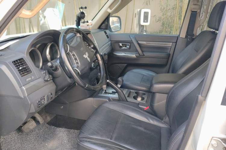 Used Mitsubishi Pajero 2015 3.0L Automatic Elite Edition China V Standard
