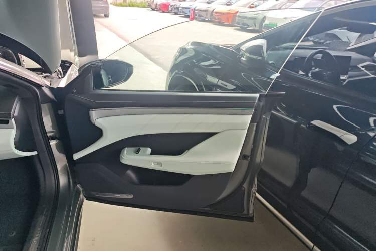 Used Zeekr 001 2025 WE Edition 100 kWh Rear-Wheel Drive
