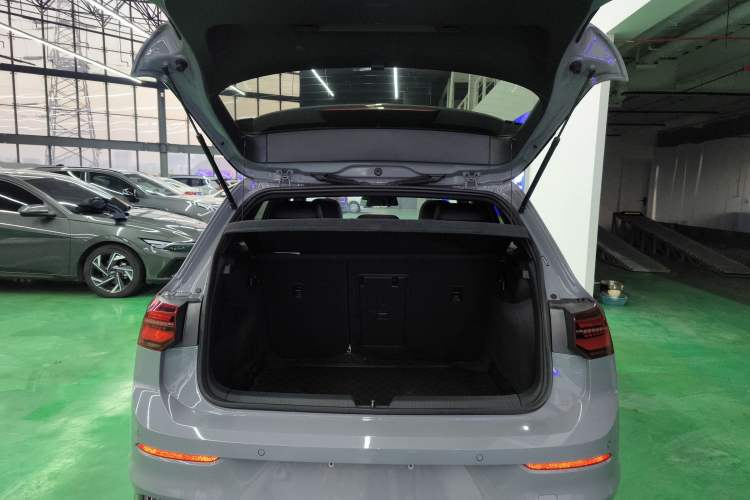 Used Volkswagen Golf 2023 Facelift 280TSI DSG R-Line Lite
