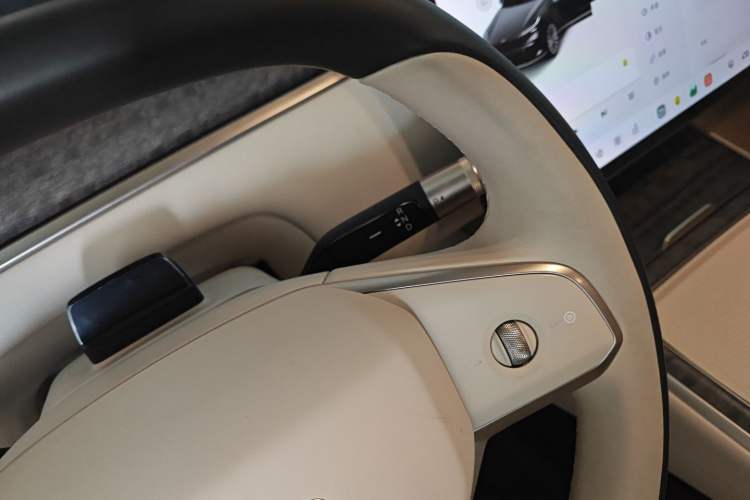 Used ONVO Luxeed L90 
