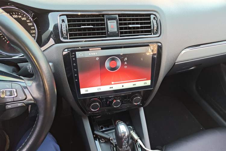 Used Volkswagen Sagitar 2017 230TSI Automatic Comfort Version
