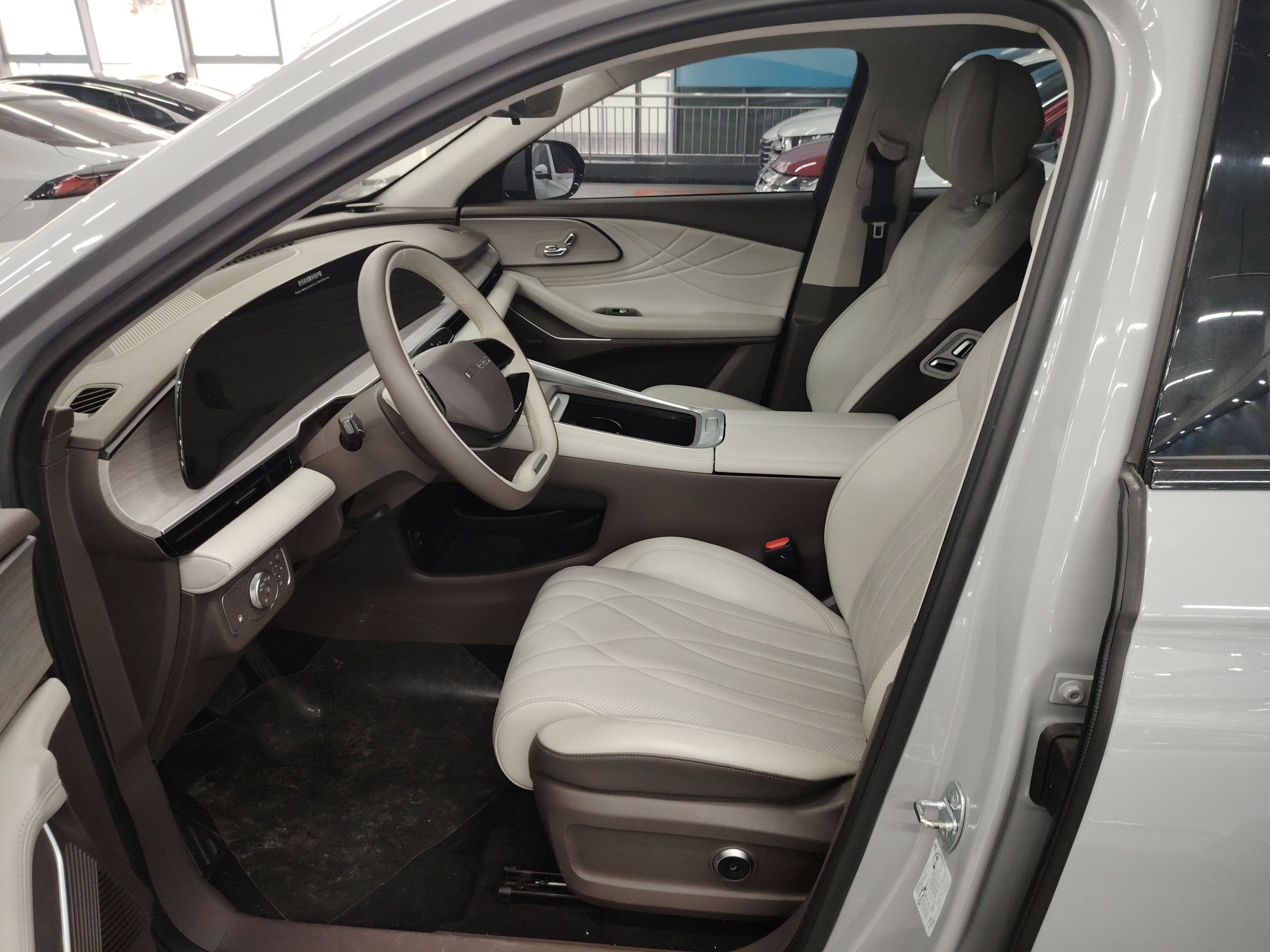 Переднее сиденье в автомобиле