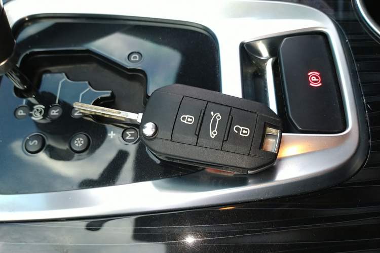 Used Peugeot 3008 2015 1.6THP Automatic Trend Edition
