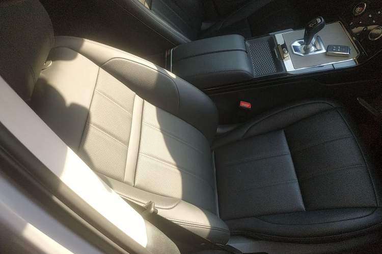 Used Land Rover Range Rover Evoque 2021 Range Rover Velar 249 PS R-Dynamic S Performance Edition
