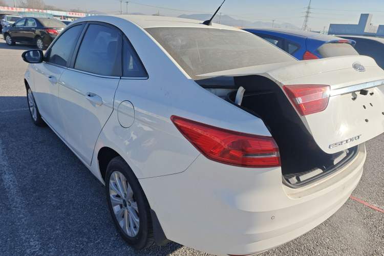 Used Ford Escort 2015 1.5L Manual Fashion Edition