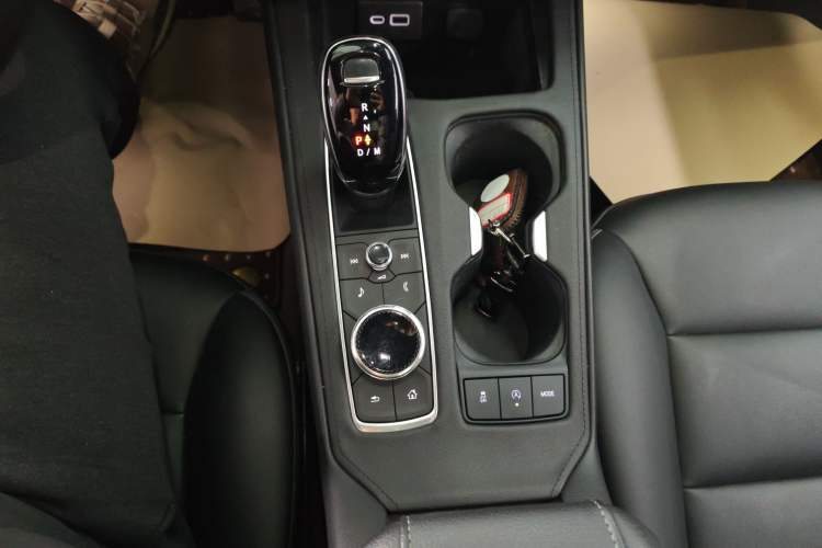 Used Cadillac XT4 2022 28T Two-Wheel-Drive Luxury Version
