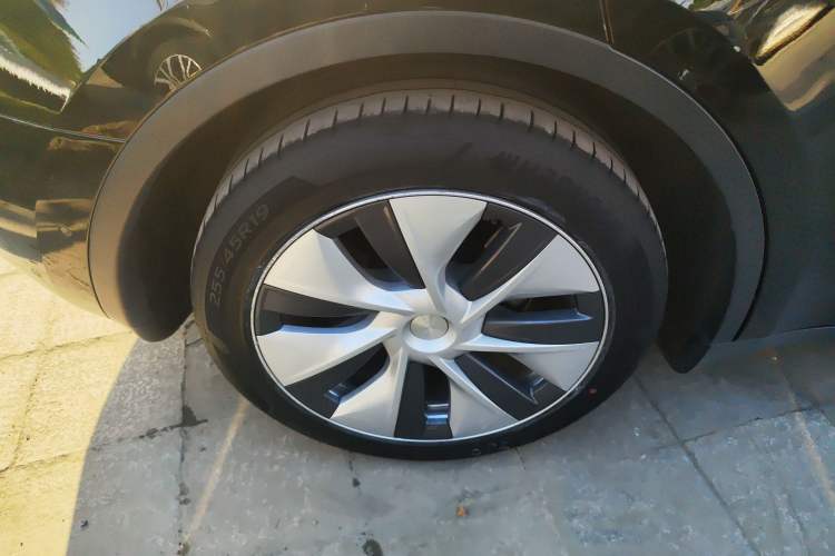 Used Tesla Model Y 2022 Long-Range All-Wheel-Drive Version
