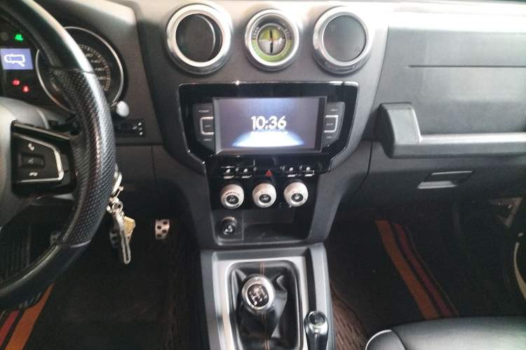 Used  BJ40 2016 40L 2.3T Manual All-Wheel Drive Prestige Edition
