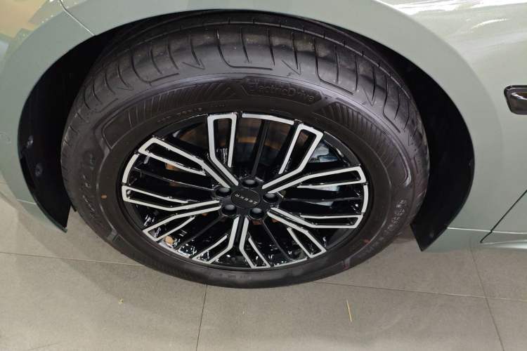 Used Zeekr 001 2025 WE Edition 100 kWh Rear-Wheel Drive
