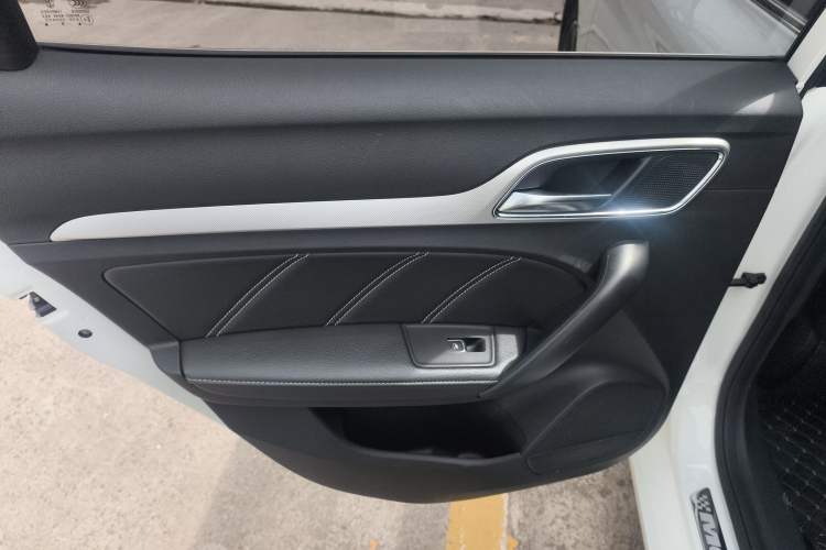 Used MG 6 2017 20T Manual Luxury Smart Connect Version China V Standard
