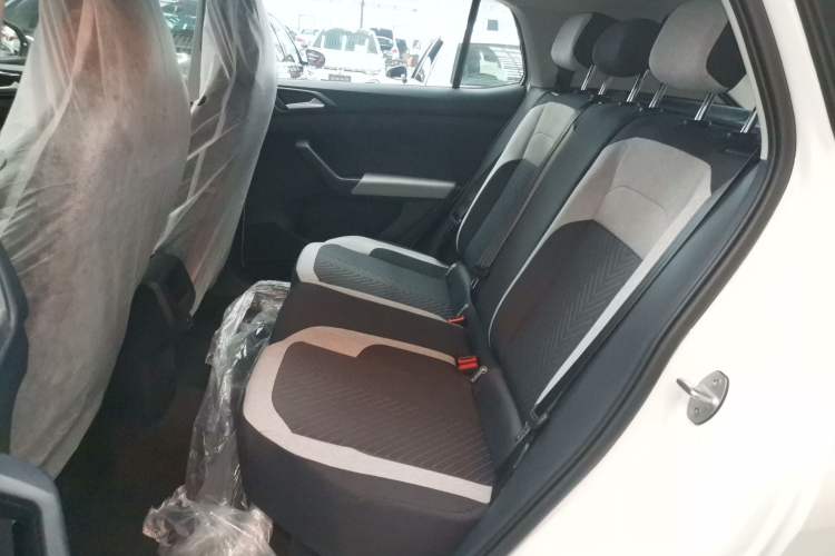 Used Volkswagen Tharu 
