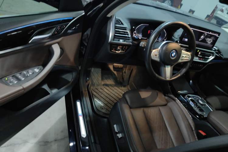 Used BMW iX3 2023 Leading Model
