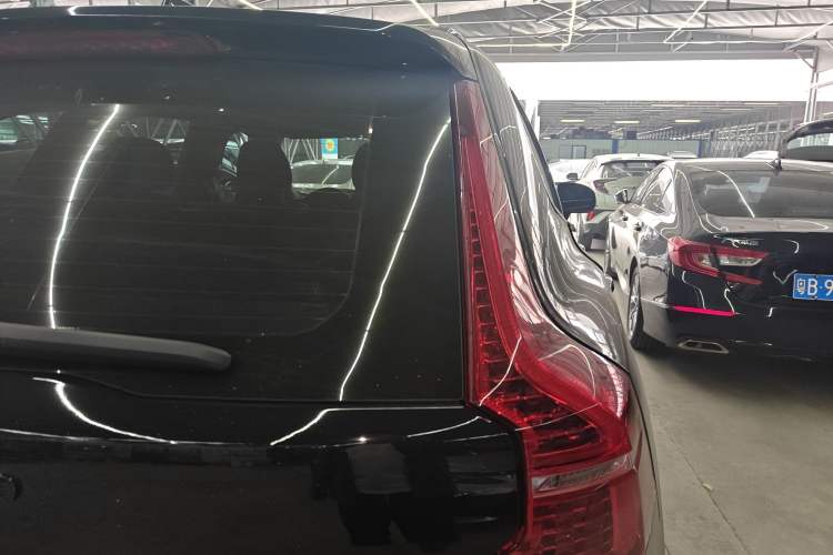 Used Volvo XC60 New Energy 2025 Plug-in Hybrid Long-Range All-Wheel Drive Zhiyuan Extreme Night Black Edition
