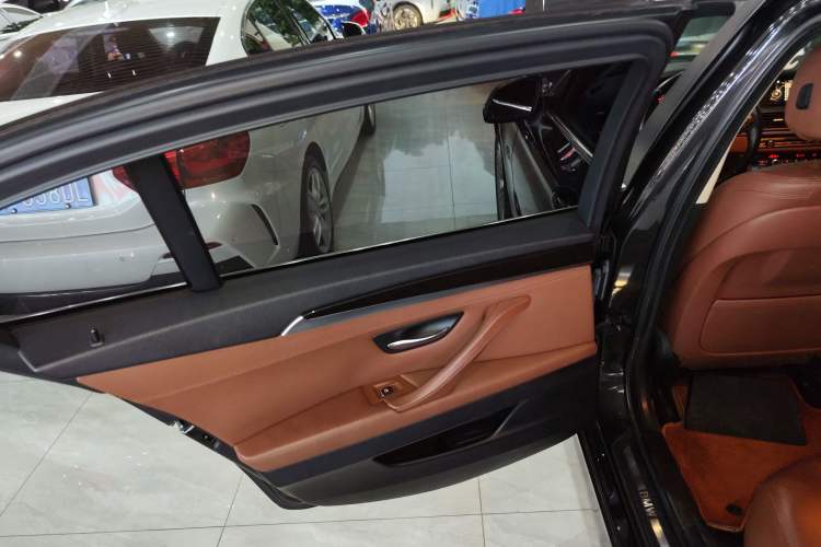 Used BMW 5 Series 2014 525Li Leading Model
