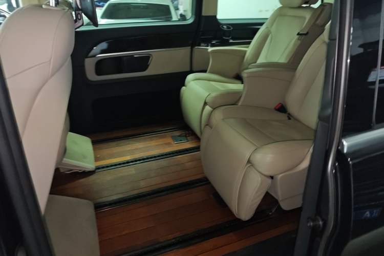 Used Mercedes-Benz V-Class 2018 V 260 L Prestige Extended Version China VI