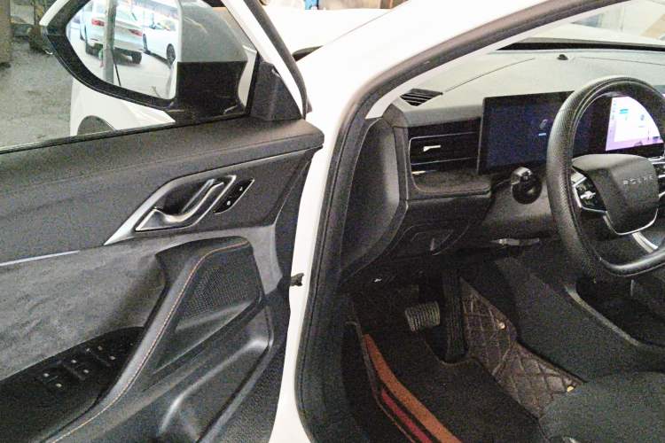 Used Roewe D5X DMH 2024 135 Tech Edition