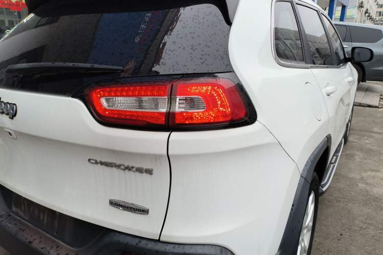 Used  Cherokee 2016 2.0L Superior Edition
