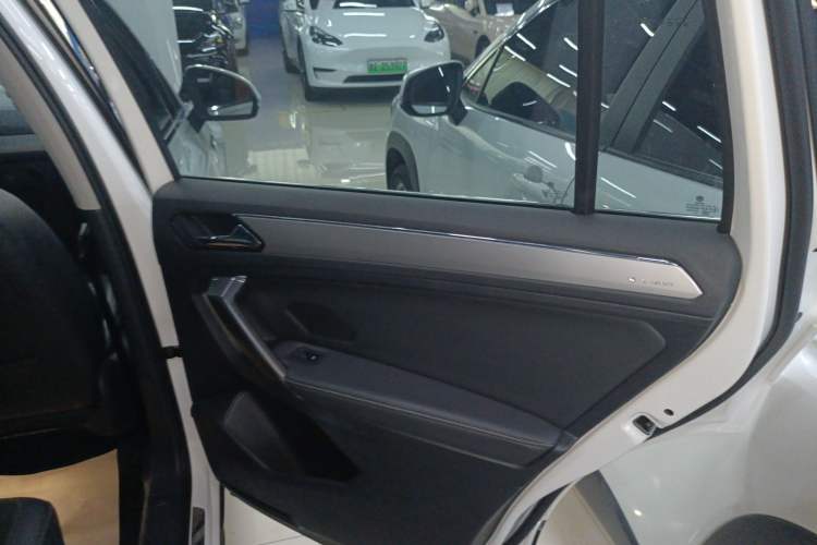 Used Volkswagen Tiguan L 2019 Revised 330TSI Automatic Two-Wheel Drive Smart & Luxury Edition China VI Standard
