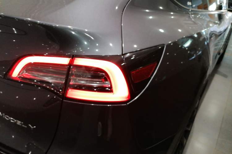 Used Tesla Model Y 2021 Long-Range All-Wheel-Drive Version