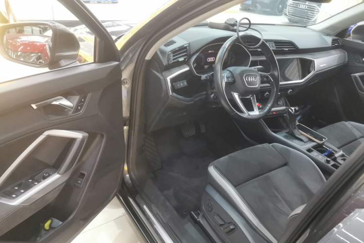 Used Audi Q3 2022 35 TFSI Progressive Dynamic Edition
