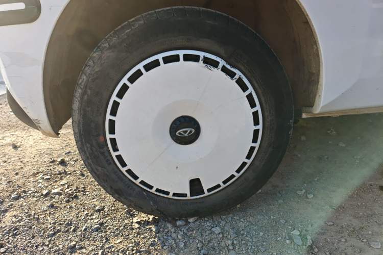 Used Chery QQ Ice Cream 2022 120km Conical Shape Lithium Iron Phosphate
