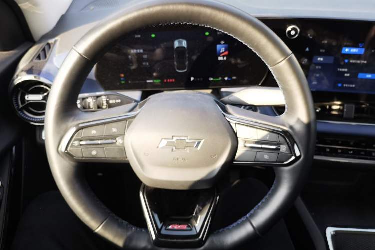 Used Chevrolet Equinox Plus 2024 102km RS Ultimate Edition