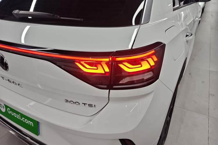 Used Volkswagen T-ROC 2024 300TSI DSG Two-Wheel-Drive Chen Guang Edition
