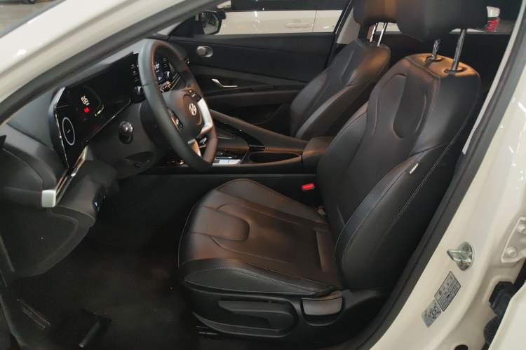 Used Hyundai Elantra 2023 1.5L CVT GLX Elite Edition
