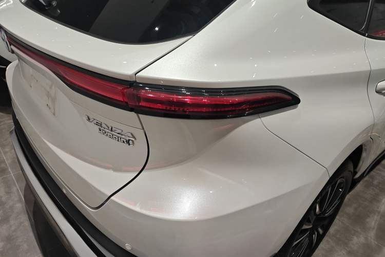 Used Toyota Venza 2023 2.5L Smart Electric Hybrid Dual-Drive Prestige Version
