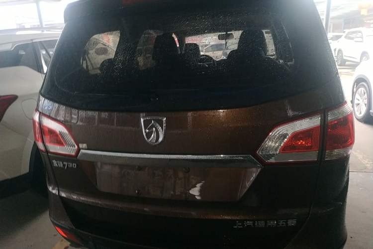 Used Baojun 730 2014 1.5L manual luxury trim 7 seats