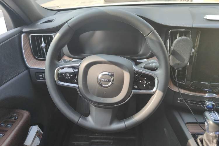 Used Volvo XC60 2021 T5 4x4 Smart Luxury Edition