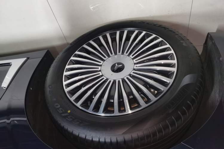 Used VOYAH Dream 2025 PHEV Four-Wheel-Drive Flagship Kunpeng Edition
