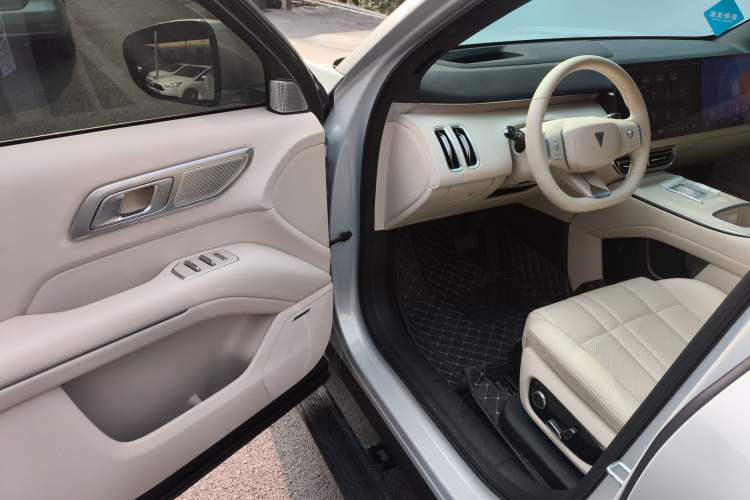 Used  S09 2025 Rear-Drive Ultra+
