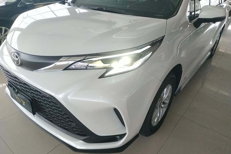 Used Toyota Granvia 2024 2.5L Hybrid Comfort Edition
