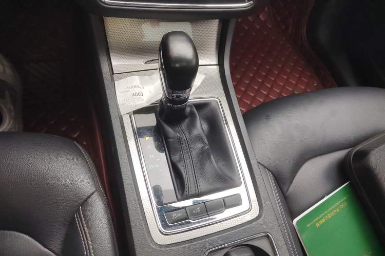 Used Roewe i6 2019 PLUS 1.6L CVT 4G Connected Flagship Deluxe Edition
