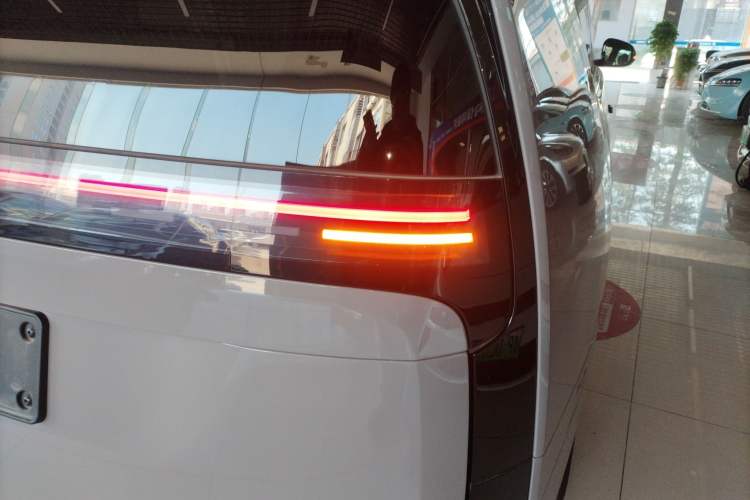 Used Li Auto MEGA 2024 Ultra Model
