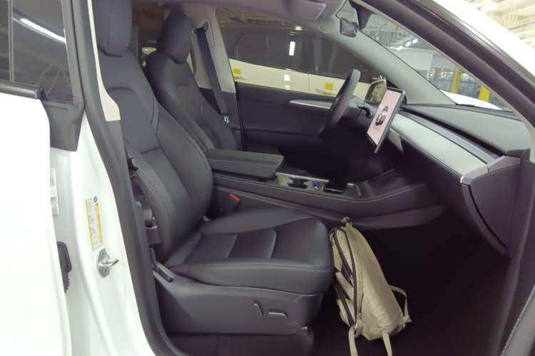 Used Tesla Model Y 2023 High-Performance All-Wheel-Drive Version
