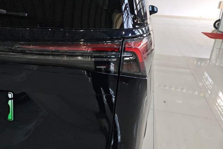 Used Buick GL8 New Energy 2025 Lu Shang Luxury Edition 7-Seater
